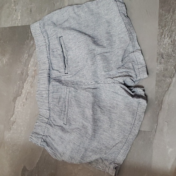 Lole Striped White & Navy Blue Women's Mini Shorts. Linen Blend. 4". Size L. - Picture 8 of 11